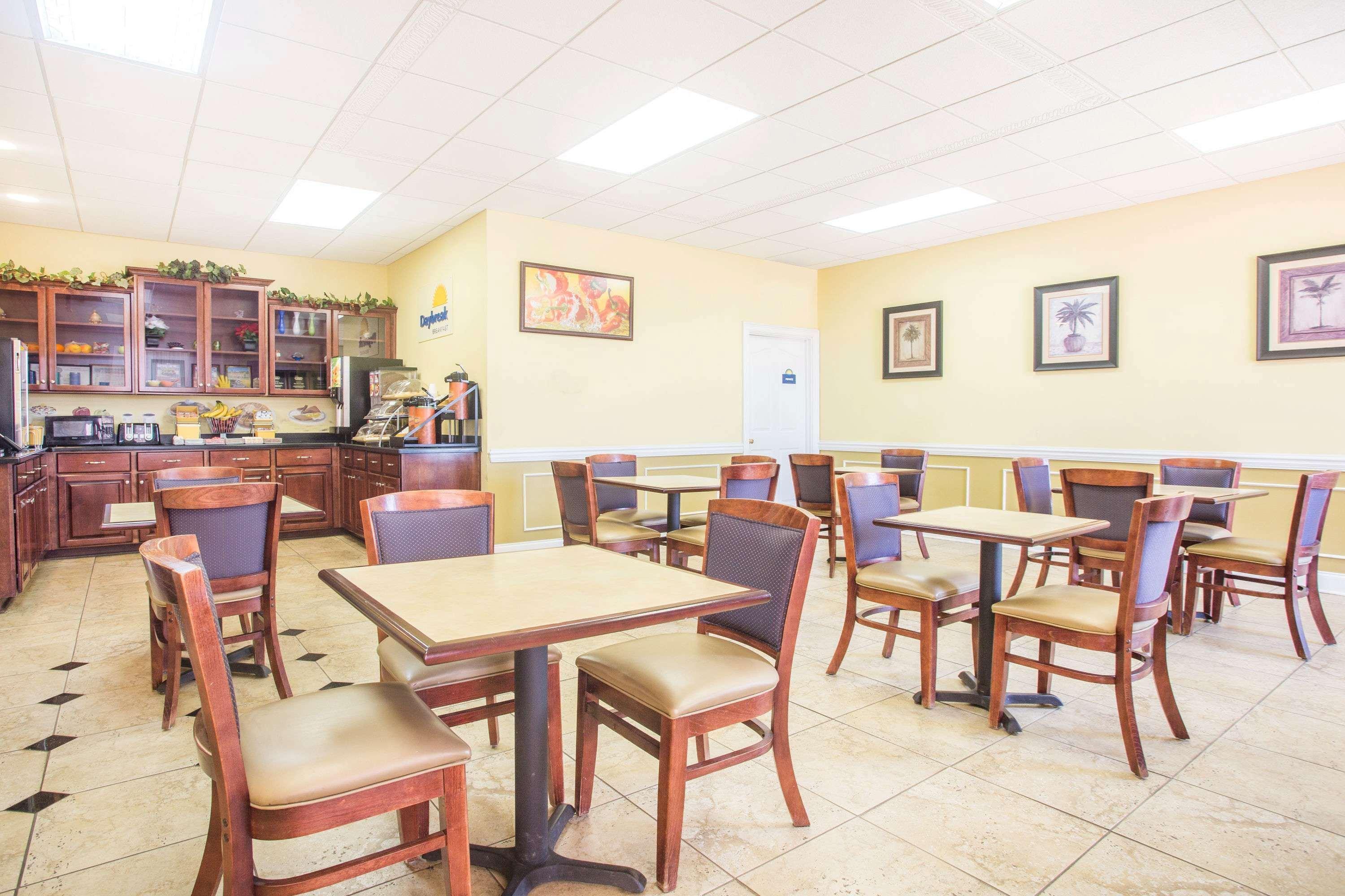 Days Inn & Suites By Wyndham Swainsboro Zewnętrze zdjęcie