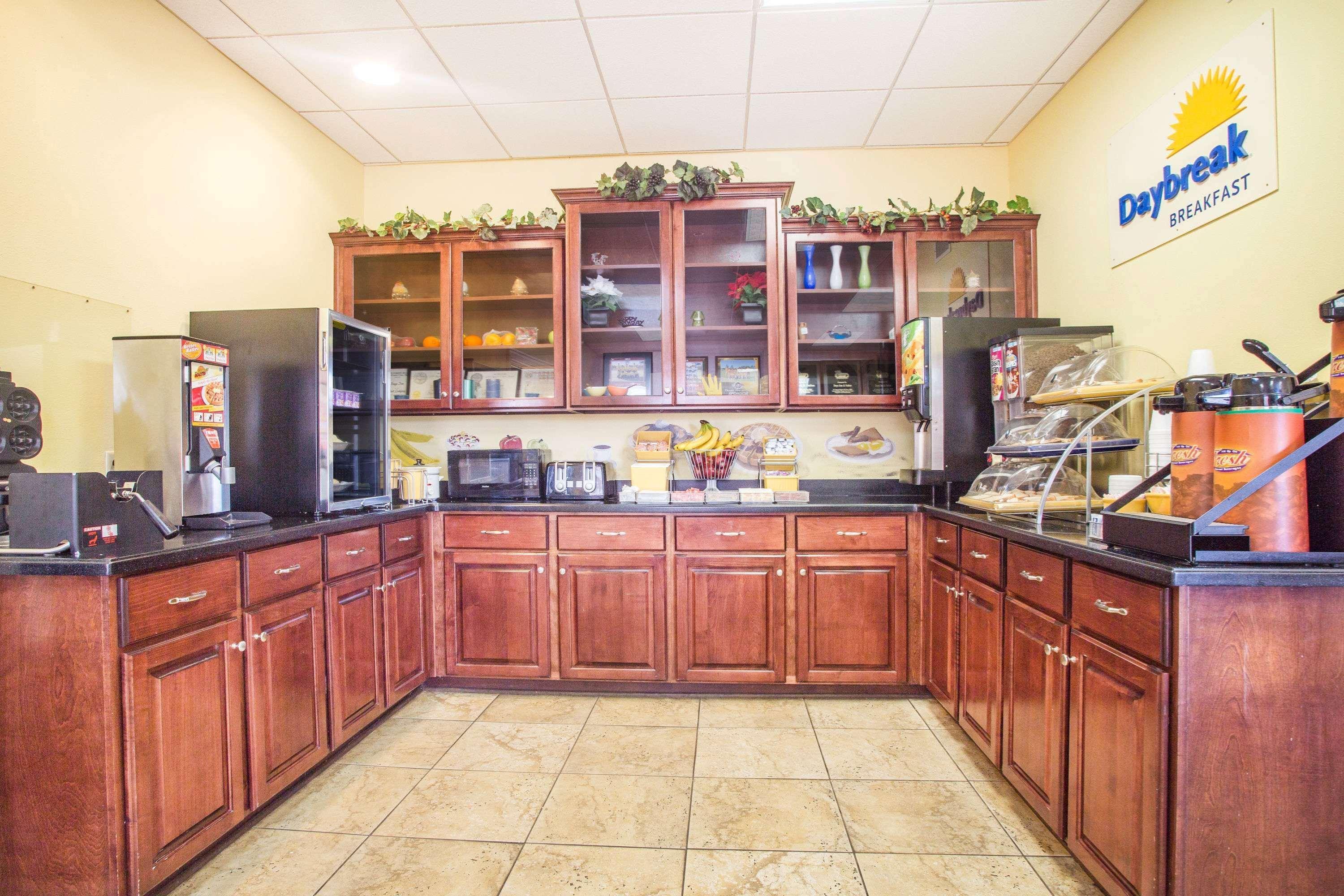Days Inn & Suites By Wyndham Swainsboro Zewnętrze zdjęcie