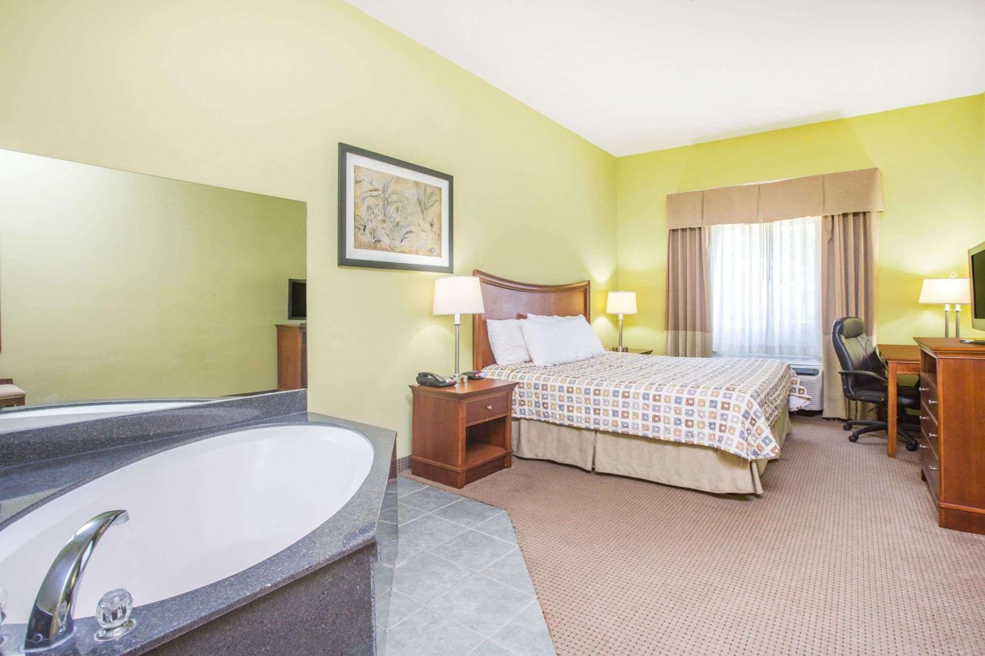Days Inn & Suites By Wyndham Swainsboro Zewnętrze zdjęcie